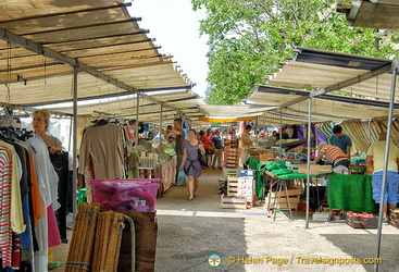 There are clothing stalls at Marché Saxe-Breteuil